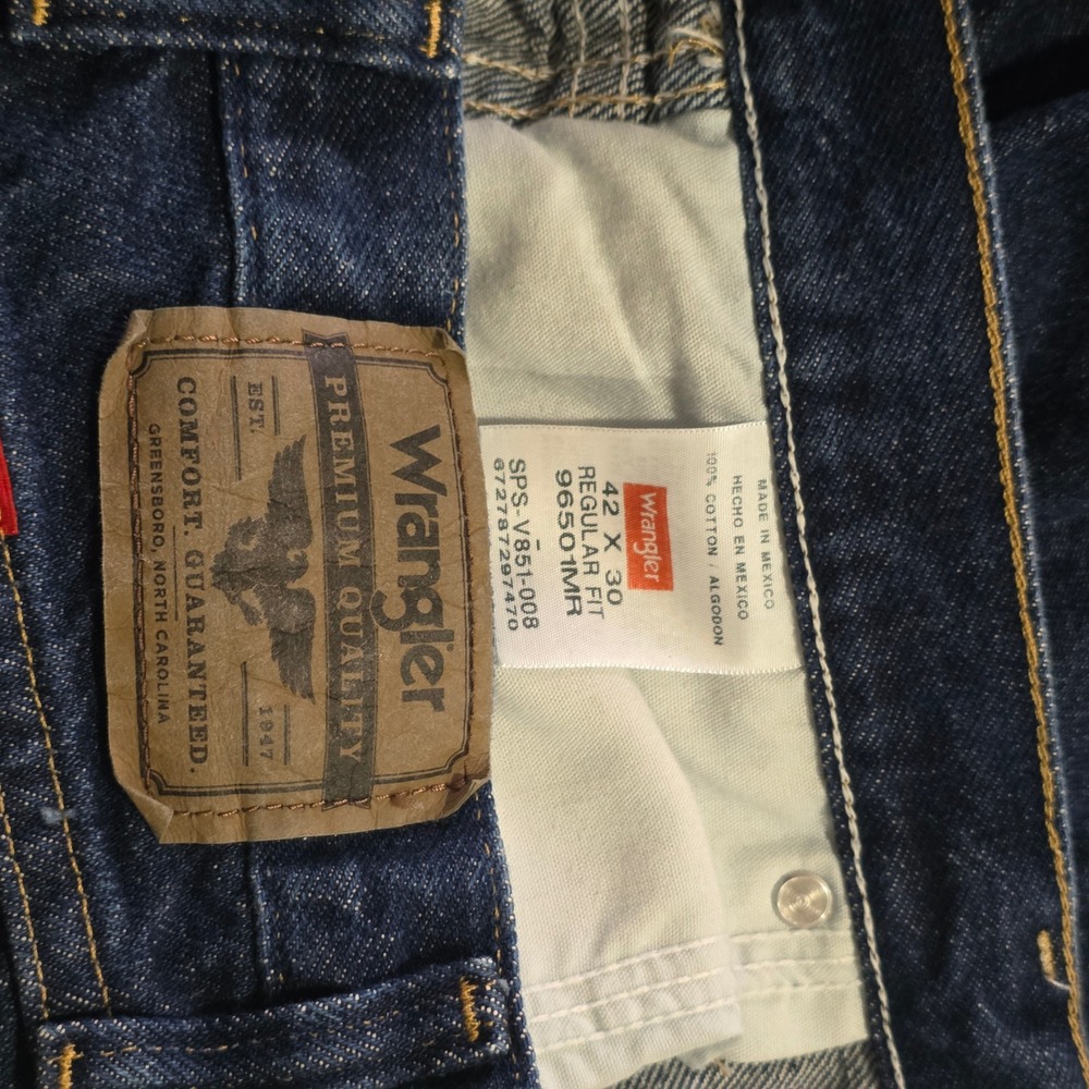 Wrangler Regular Fit Mens Jeans 42x30 Dark Wash Blue Denim 96501MR Cotton - Picture 8 of 9